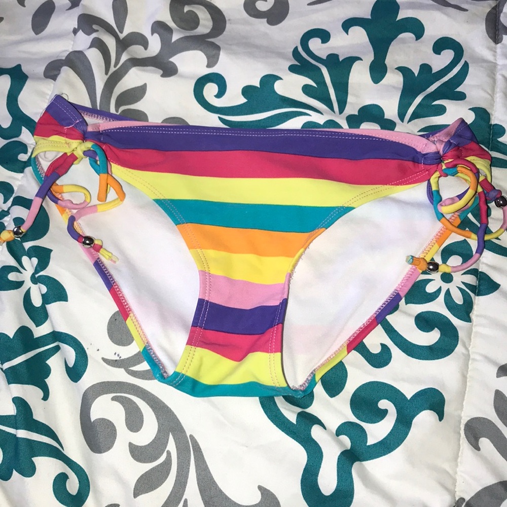Multicolored swim bottoms!